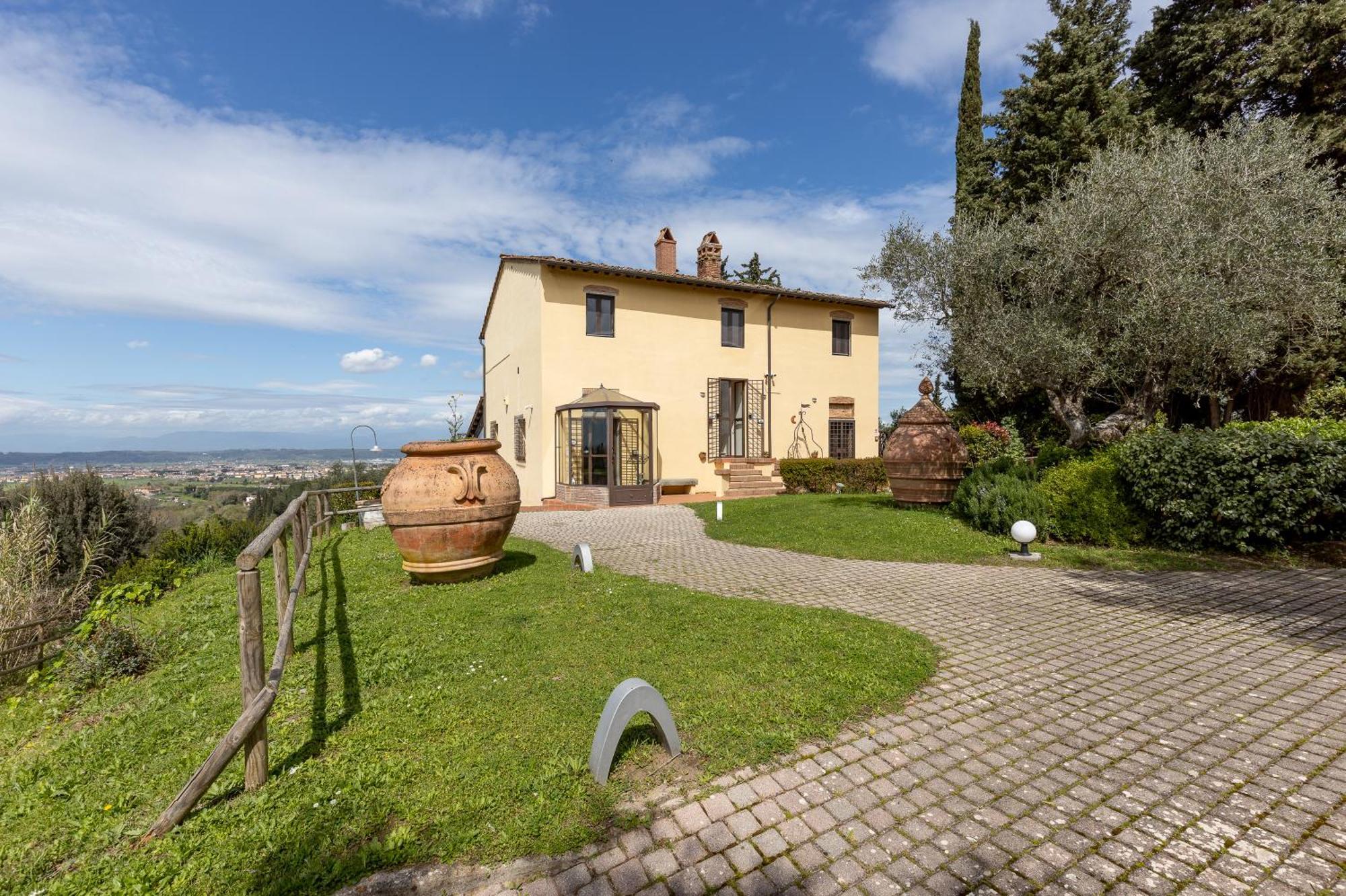 Residence Montevecchio Montopoli in Val d'Arno Luaran gambar